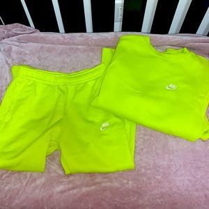 Nike Men’s Sweatsuit